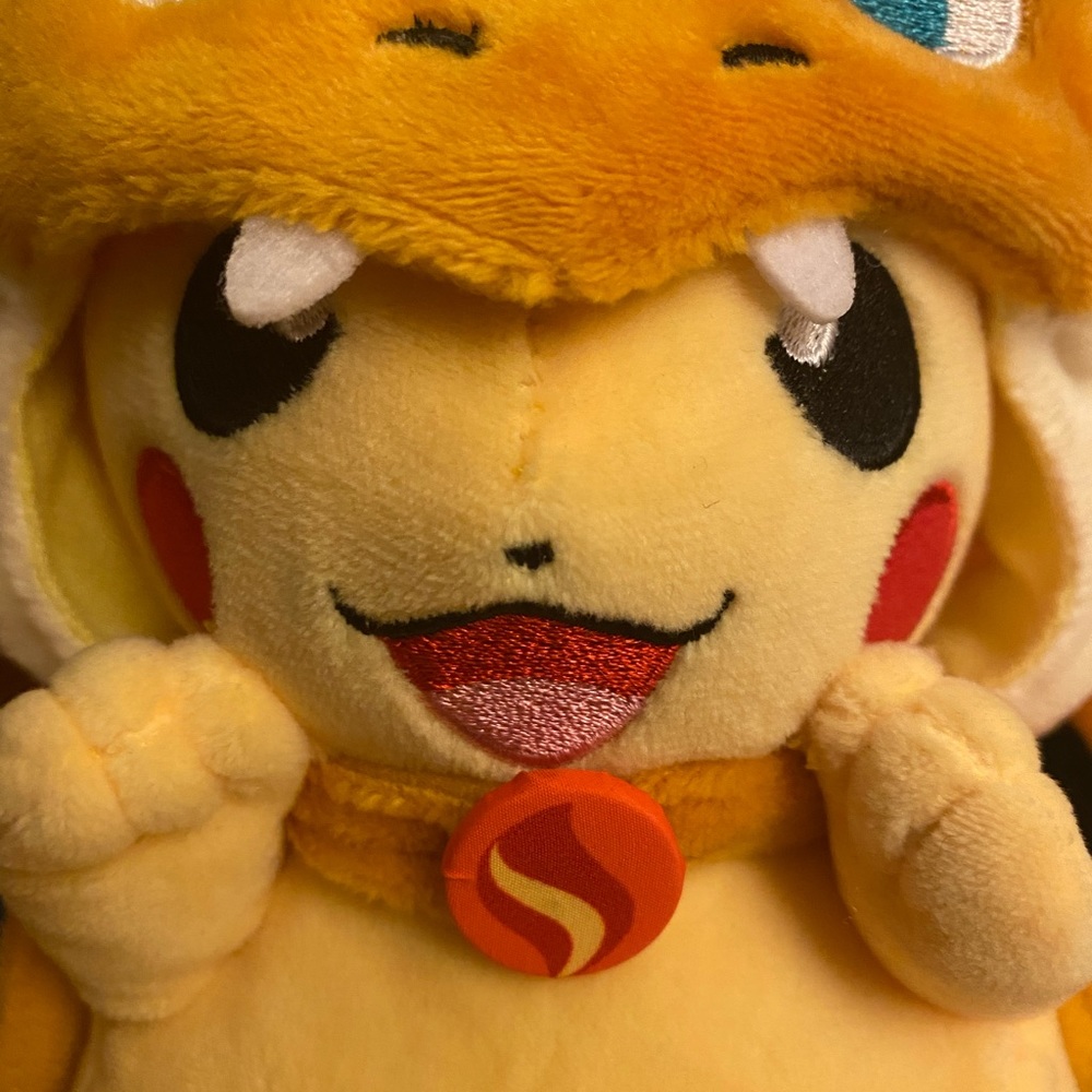 Pikachu Plush - Picture 2 of 6
